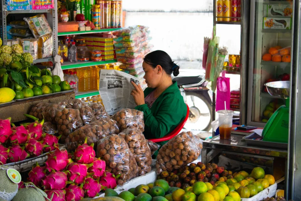 Kệ gạo và hàng khô